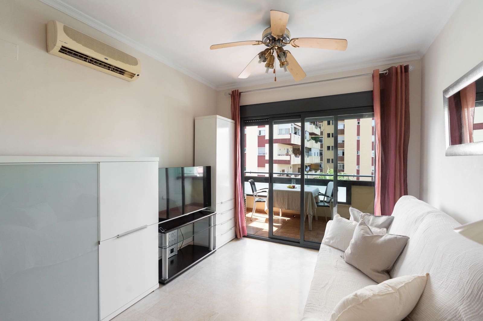 1 bedroom Apartment for sale in Fuengirola with pool - € 286,000 (Ref: 10154050)