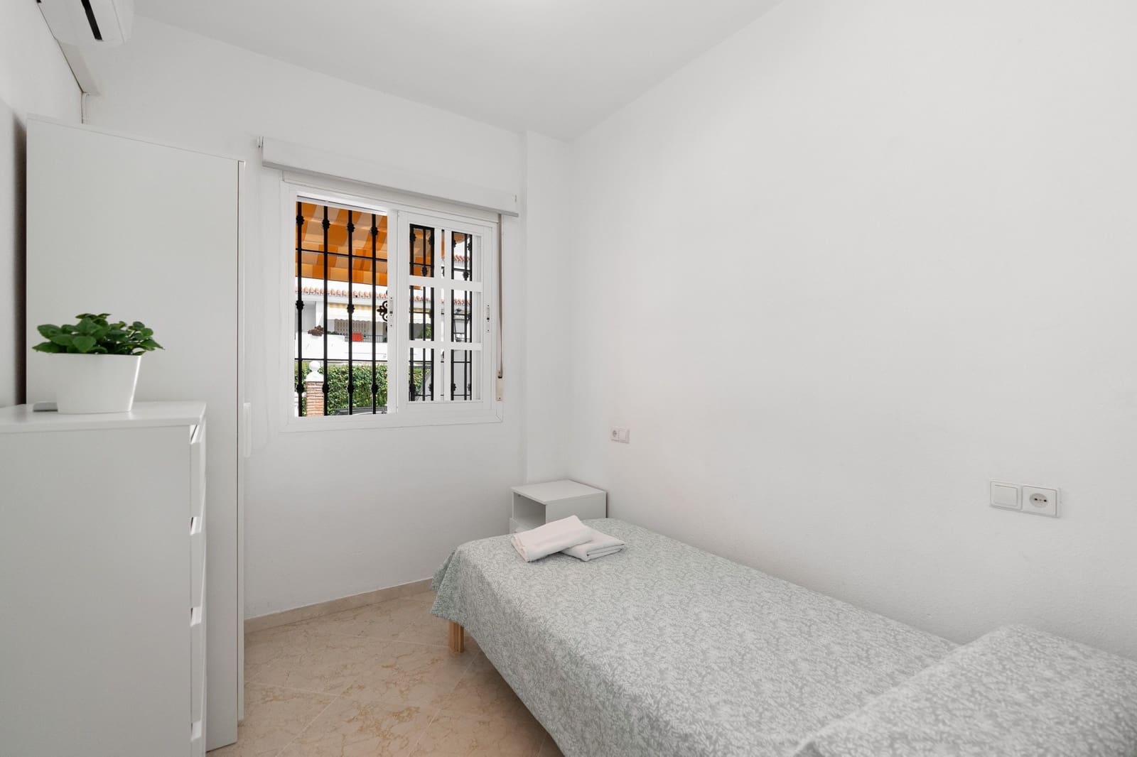 2 bedroom Apartment for sale in Mijas Costa with pool - € 439,000 (Ref: 10154066)