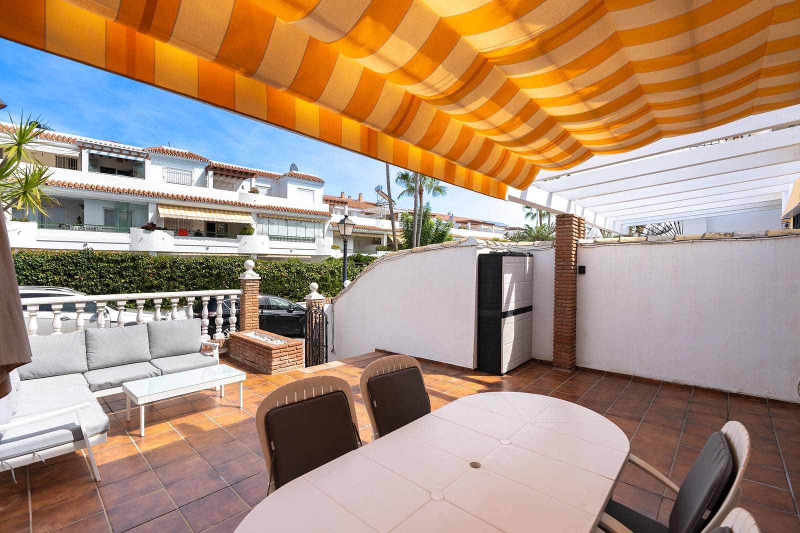2 bedroom Apartment for sale in Mijas Costa with pool - € 439,000 (Ref: 10154066)