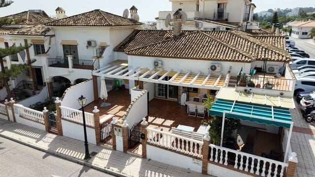 2 bedroom Apartment for sale in La Cala de Mijas, Mijas with pool - € 439,000 (Ref: 10154066)