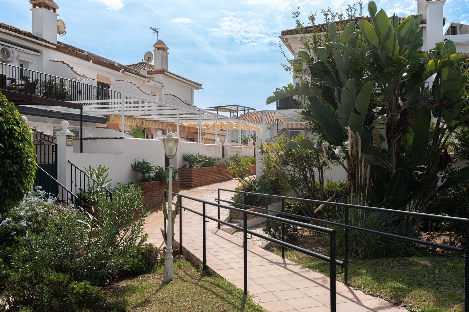 2 bedroom Apartment for sale in Mijas Costa with pool - € 439,000 (Ref: 10154066)