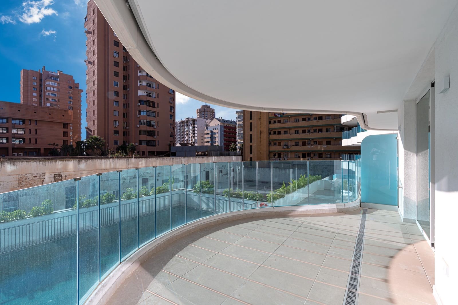 Apartamento de 2 habitaciones en Fuengirola en venta con piscina garaje - 469.000 € (Ref: 10160050)