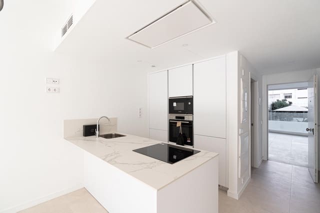 Apartamento de 2 habitaciones en Zona Puerto Deportivo, Fuengirola en venta con piscina garaje - 469.000 € (Ref: 10160050)
