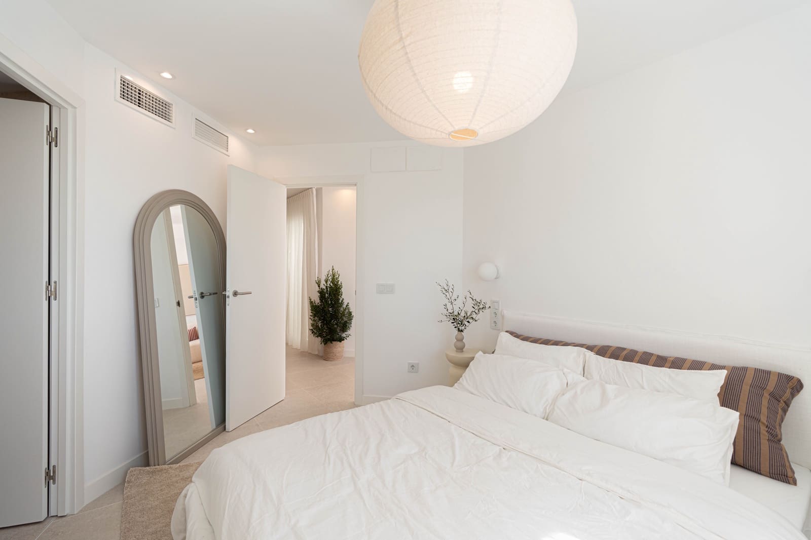 2 bedroom Apartment for sale in Calahonda with pool - € 419,000 (Ref: 10183634)
