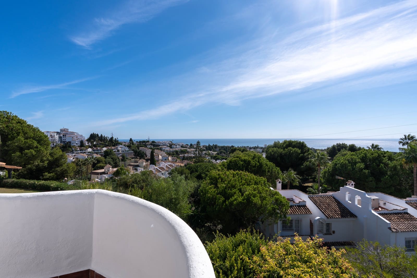 2 bedroom Apartment for sale in Calahonda with pool - € 419,000 (Ref: 10183634)