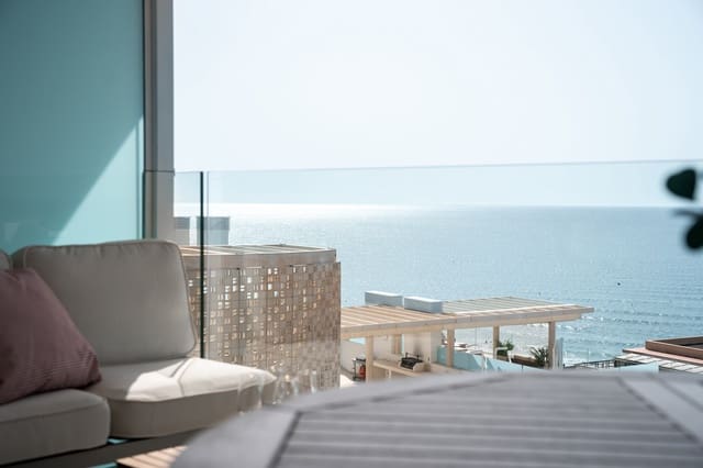 1 soveværelse Strandlejlighed til salg i Las Gaviotas  - Carvajal, Fuengirola med swimmingpool garage - € 449.000 (Ref: 8793877)