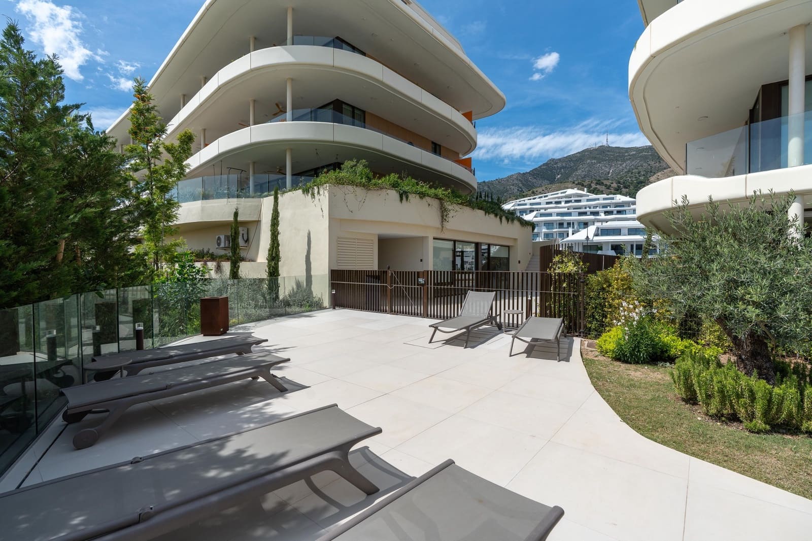 2 slaapkamer Appartement te koop in Fuengirola - € 575.000 (Ref: 8793880)