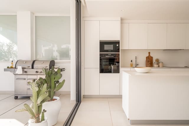 2 bedroom Apartment for sale in El Higuerón, Fuengirola with pool garage - € 599,000 (Ref: 8795472)