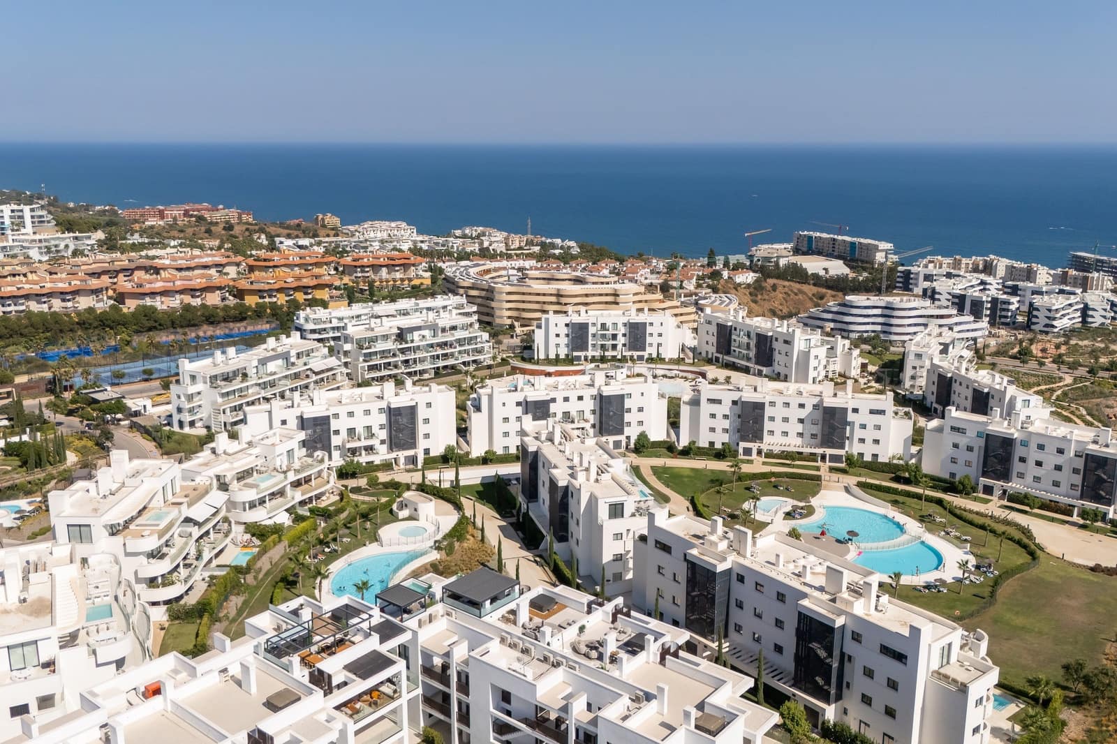 2 soveværelse Lejlighed til salg i Fuengirola med swimmingpool garage - € 599.000 (Ref: 8795472)