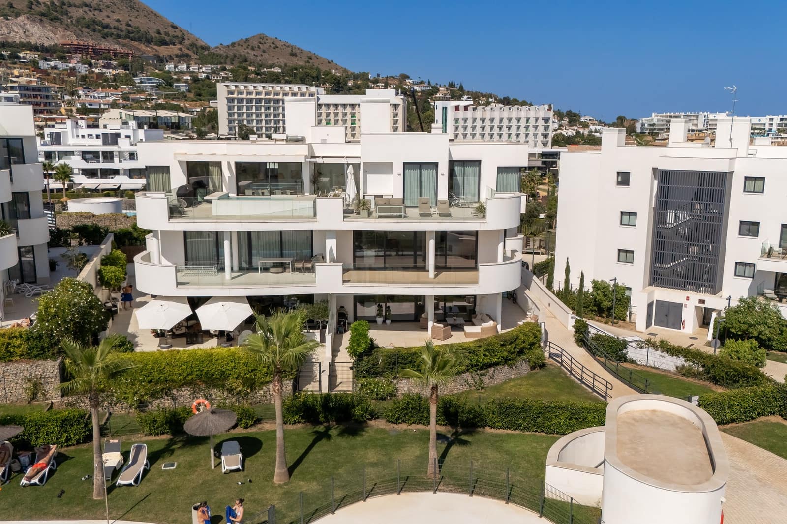 2 soveværelse Lejlighed til salg i Fuengirola med swimmingpool garage - € 599.000 (Ref: 8795472)