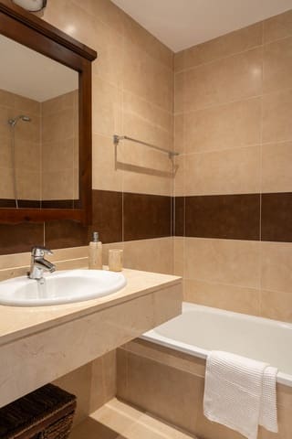 2 soveværelse Lejlighed til salg i La Cala de Mijas, Mijas med swimmingpool garage - € 399.000 (Ref: 8916797)