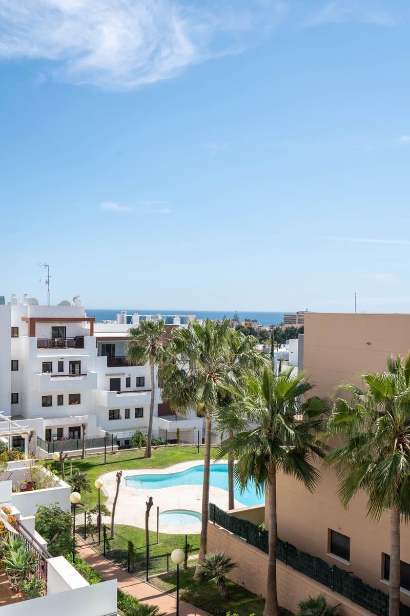 2 soveværelse Lejlighed til salg i La Cala de Mijas med swimmingpool garage - € 399.000 (Ref: 8916797)