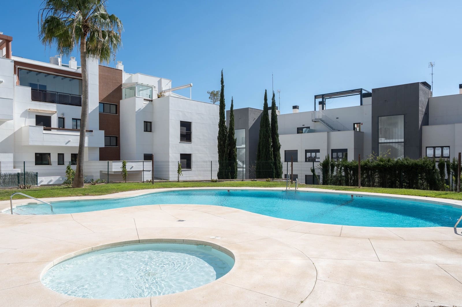 2 soveværelse Lejlighed til salg i La Cala de Mijas med swimmingpool garage - € 399.000 (Ref: 8916797)