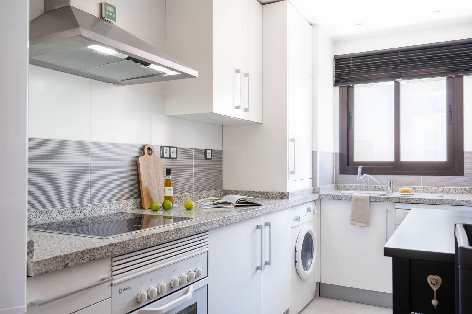 2 soveværelse Lejlighed til salg i La Cala de Mijas med swimmingpool garage - € 399.000 (Ref: 8916797)