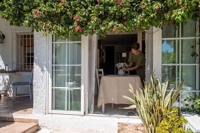 2 soverom Leilighet til salgs i Torreblanca, Fuengirola med svømmebasseng garasje - € 299 000 (Ref: 8924327)