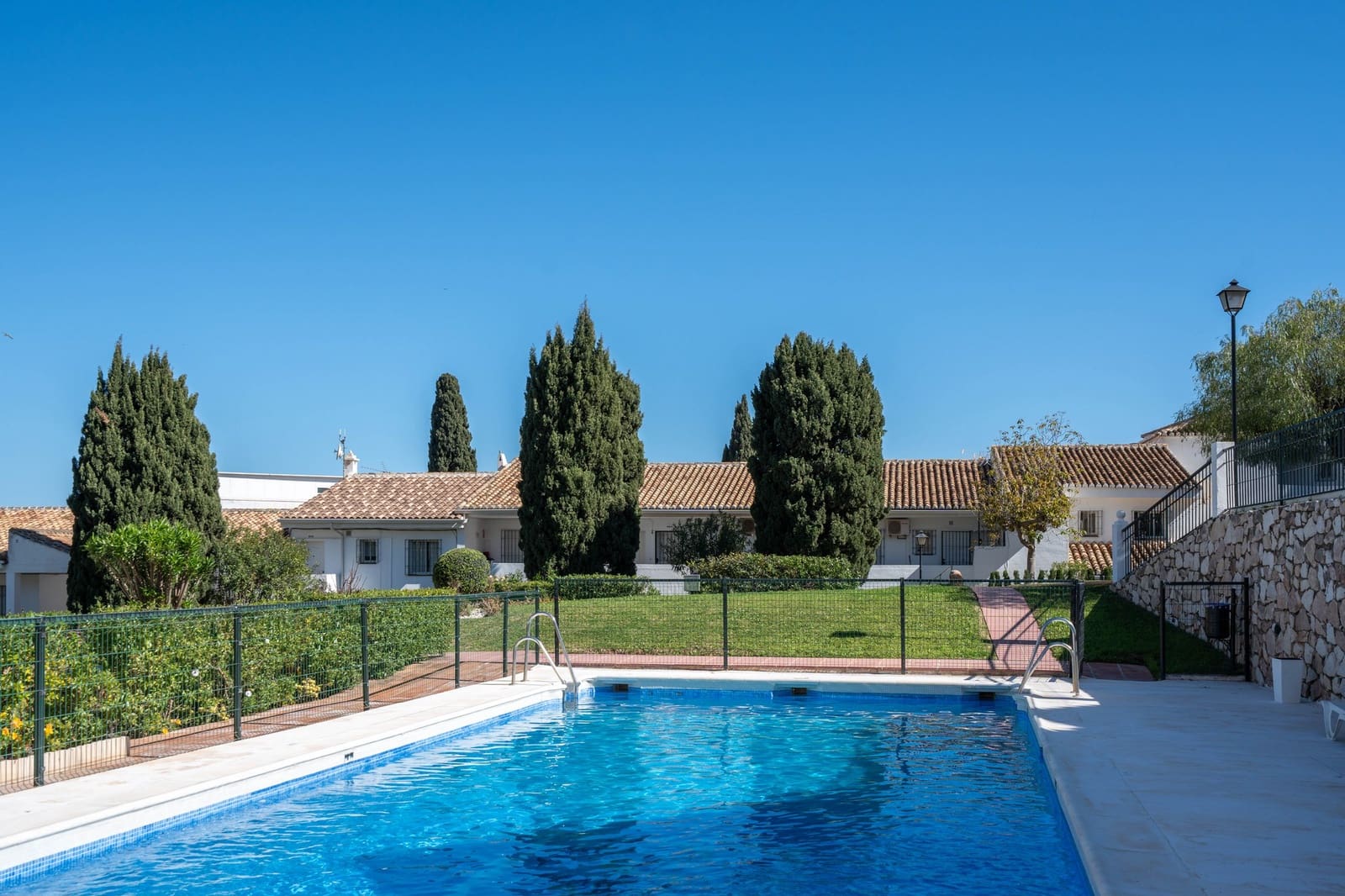 2 soverom Leilighet til salgs i Fuengirola med svømmebasseng garasje - € 299 000 (Ref: 8924327)