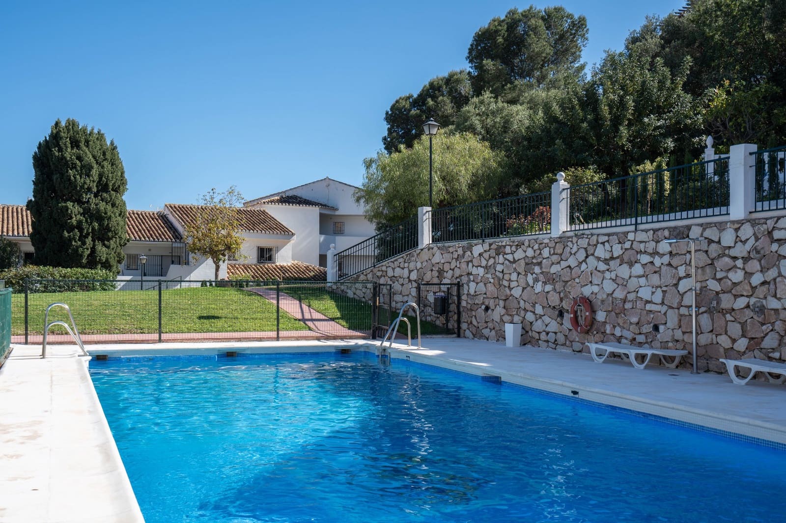 2 soverom Leilighet til salgs i Fuengirola med svømmebasseng garasje - € 299 000 (Ref: 8924327)