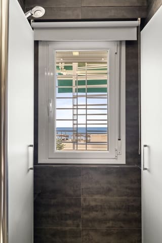 2 makuuhuone Huoneisto myytävänä paikassa Las Gaviotas  - Carvajal, Fuengirola mukana 
autotalli - 499 000 € (Ref: 9058135)