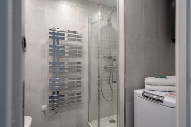 Apartamento de 1 habitación en Zona Puerto Deportivo, Fuengirola en venta con piscina - 349.000 € (Ref: 9097044)