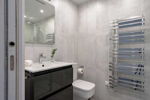 Apartamento de 1 habitación en Zona Puerto Deportivo, Fuengirola en venta con piscina - 349.000 € (Ref: 9097044)