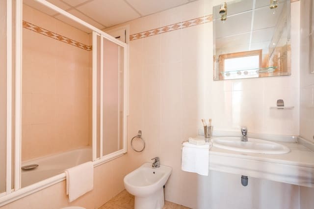 2 quarto Apartamento para venda em Zona Centro Comercial Torrequebrada, Benalmádena com piscina garagem - 330 000 € (Ref: 9278537)