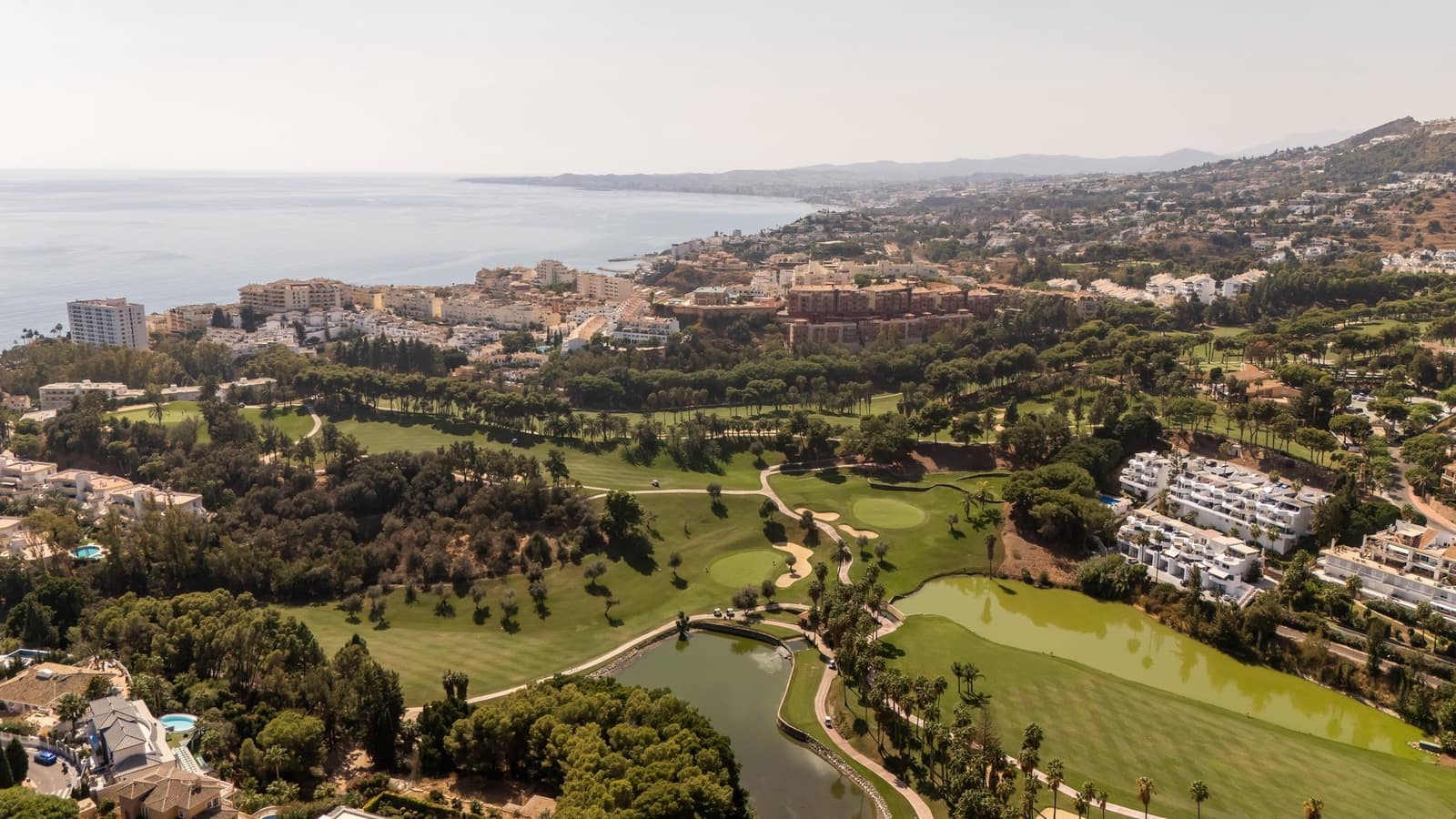 2 soveværelse Lejlighed til salg i Benalmadena med swimmingpool garage - € 330.000 (Ref: 9278537)