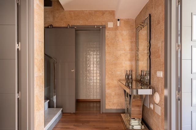 3 soveværelse Byhus til salg i La Capellanía - El Higuerón, Benalmádena med swimmingpool garage - € 650.000 (Ref: 9314567)