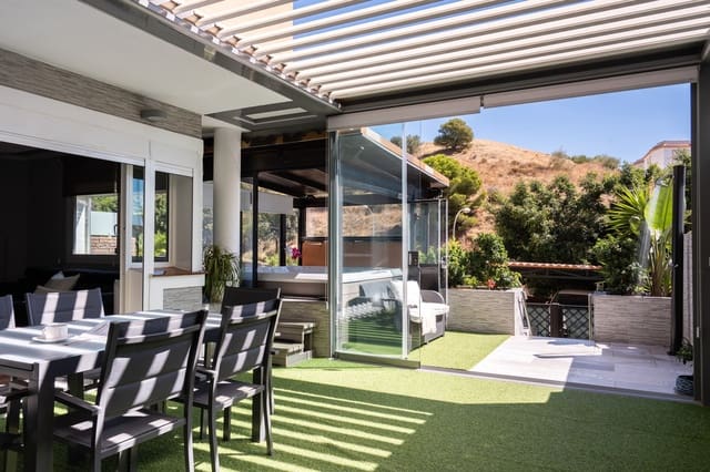 3 soveværelse Byhus til salg i La Capellanía - El Higuerón, Benalmádena med swimmingpool garage - € 650.000 (Ref: 9314567)