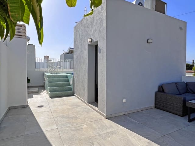 3 makuuhuone Omakotitalo myytävänä paikassa Zona Puerto Deportivo, Fuengirola mukana uima-altaan 
autotalli - 620 000 € (Ref: 9362987)