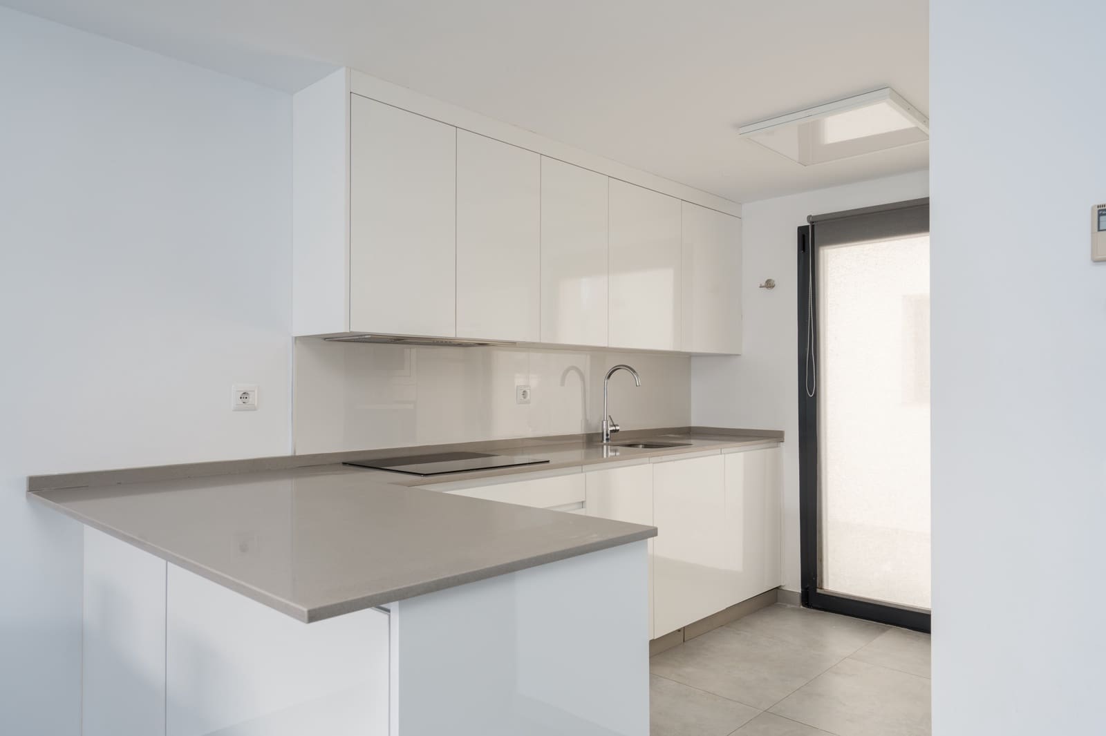 3 sypialnia Dom na sprzedaż w Fuengirola z basenem garażem - 620 000 € (Ref: 9362987)