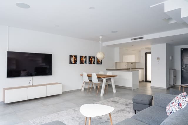 3 makuuhuone Omakotitalo myytävänä paikassa Zona Puerto Deportivo, Fuengirola mukana uima-altaan 
autotalli - 620 000 € (Ref: 9362987)