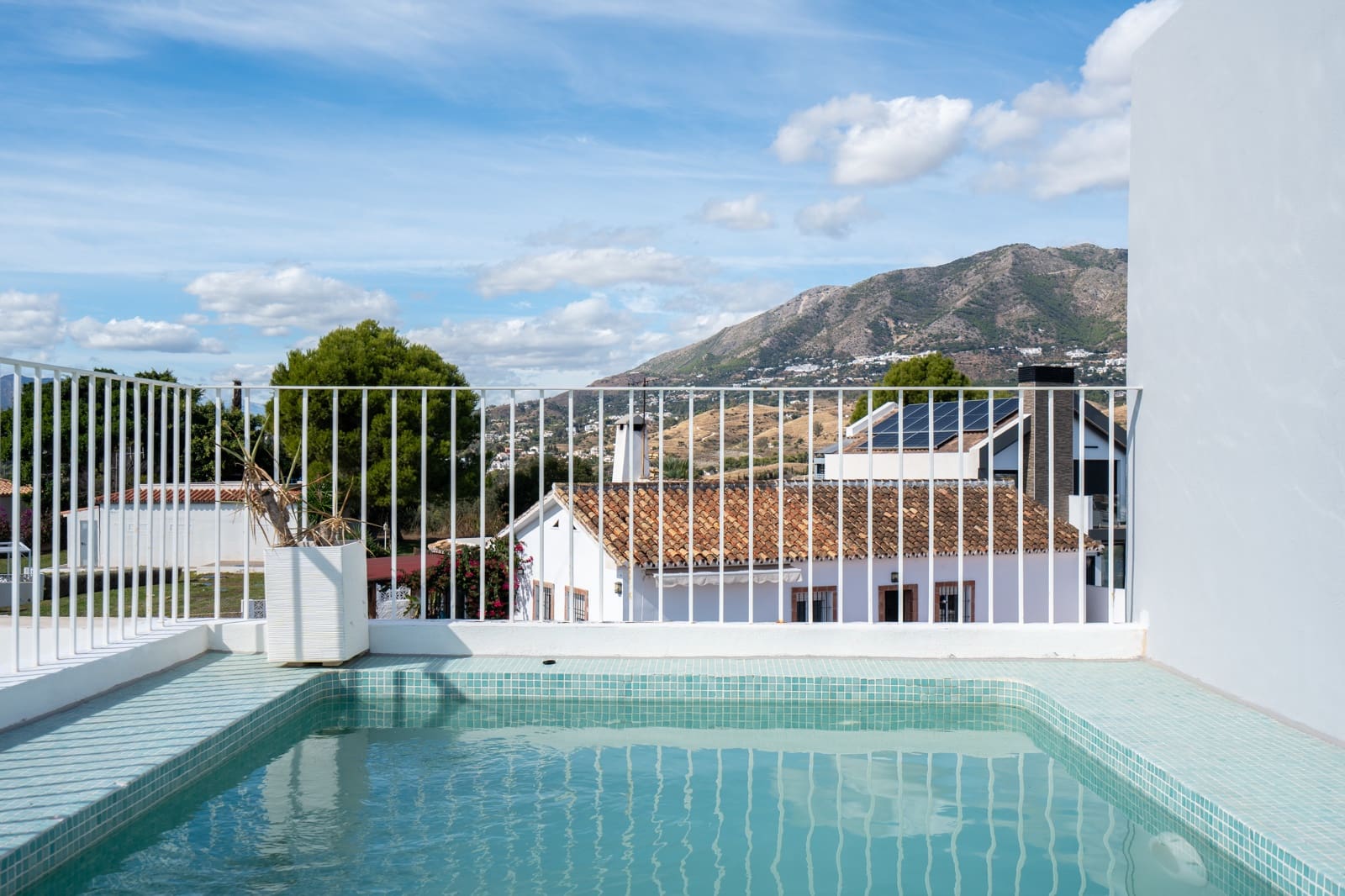 3 sypialnia Dom na sprzedaż w Fuengirola z basenem garażem - 620 000 € (Ref: 9362987)