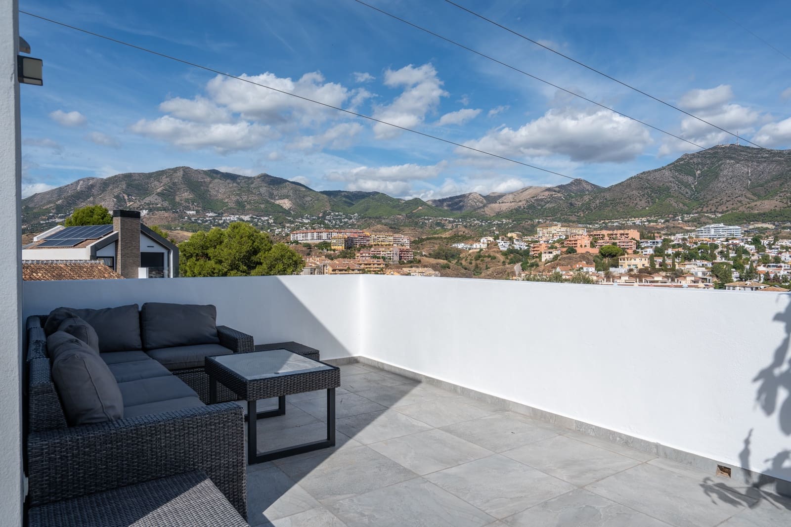 3 sypialnia Dom na sprzedaż w Fuengirola z basenem garażem - 620 000 € (Ref: 9362987)