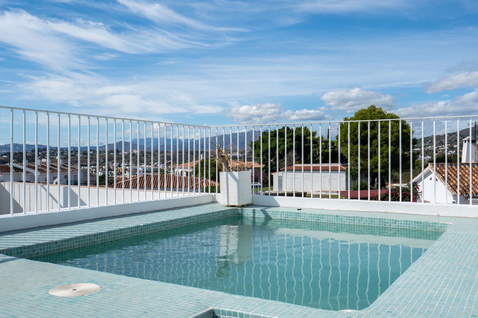 3 sypialnia Dom na sprzedaż w Fuengirola z basenem garażem - 620 000 € (Ref: 9362987)