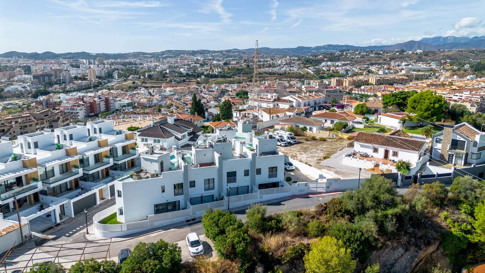 3 sypialnia Dom na sprzedaż w Fuengirola z basenem garażem - 620 000 € (Ref: 9362987)