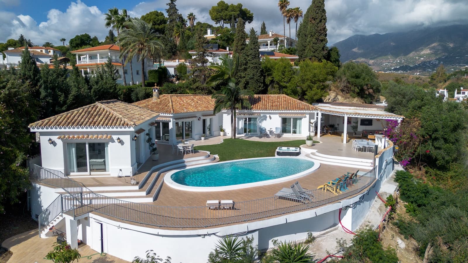 4 soverom Villa til salgs i Mijas med svømmebasseng garasje - € 1 795 000 (Ref: 9371148)