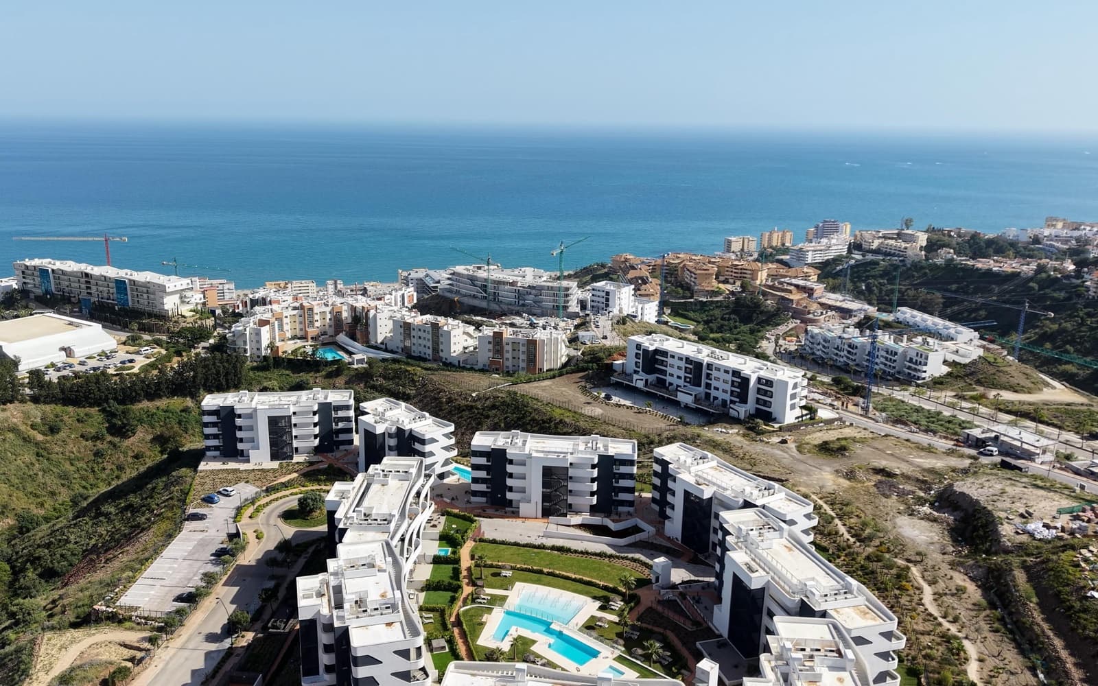 2 bedroom Apartment for sale in Fuengirola with pool garage - € 379,000 (Ref: 9395254)