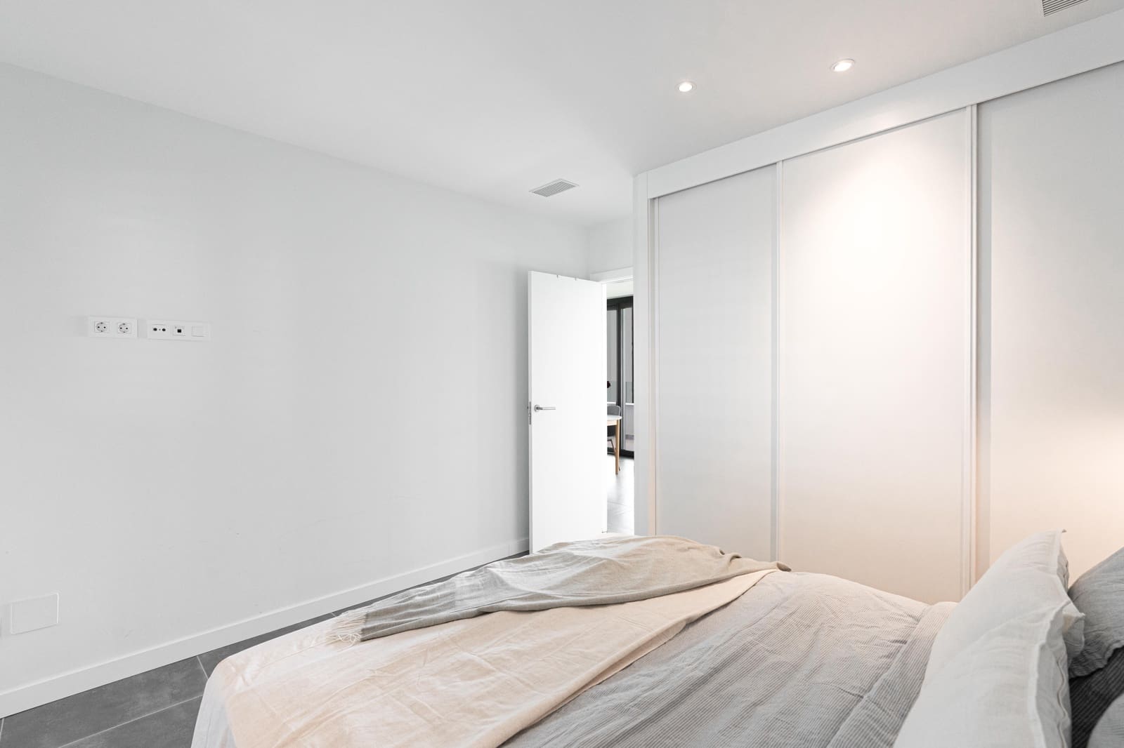 2 bedroom Apartment for sale in Fuengirola with pool garage - € 379,000 (Ref: 9395254)