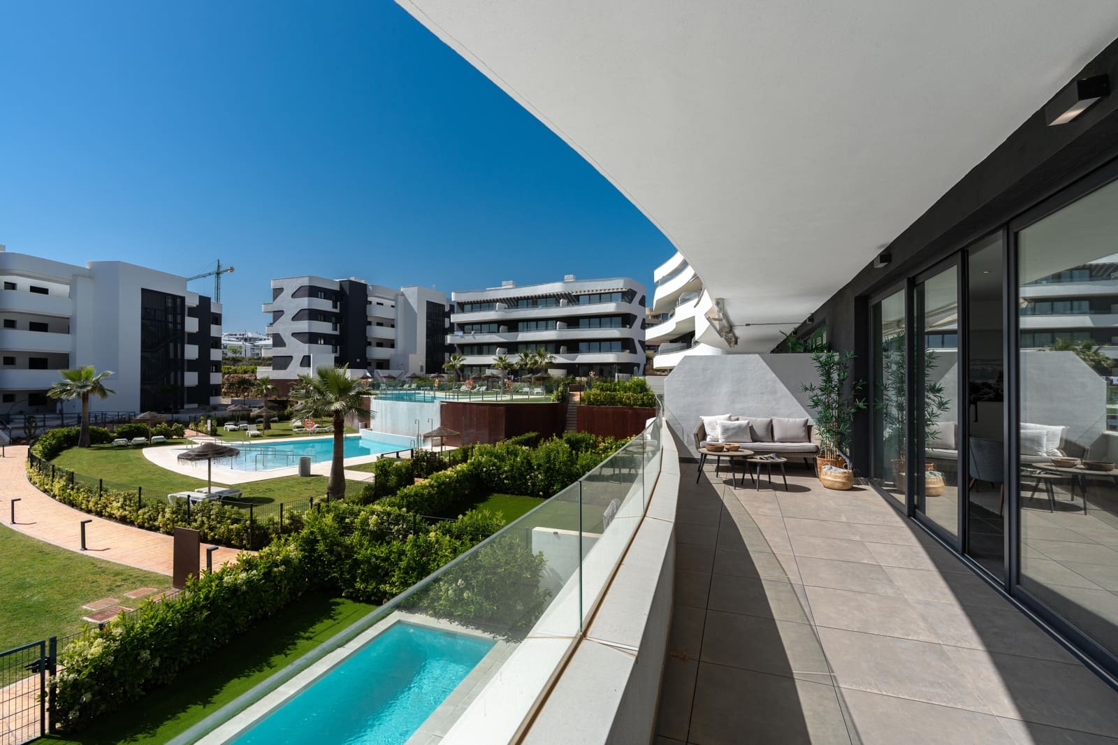 2 bedroom Apartment for sale in Fuengirola with pool garage - € 379,000 (Ref: 9395254)