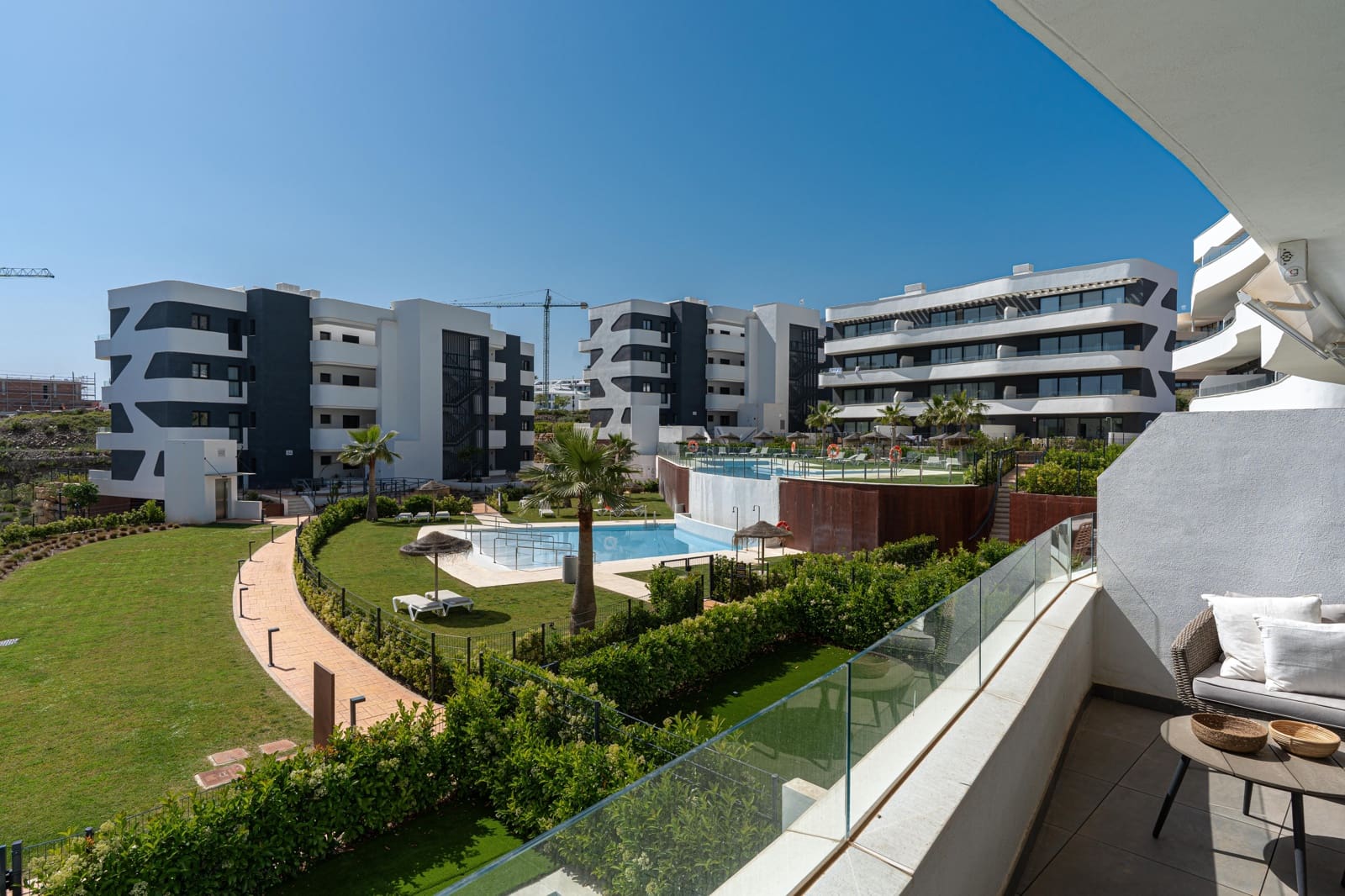 2 bedroom Apartment for sale in Fuengirola with pool garage - € 379,000 (Ref: 9395254)