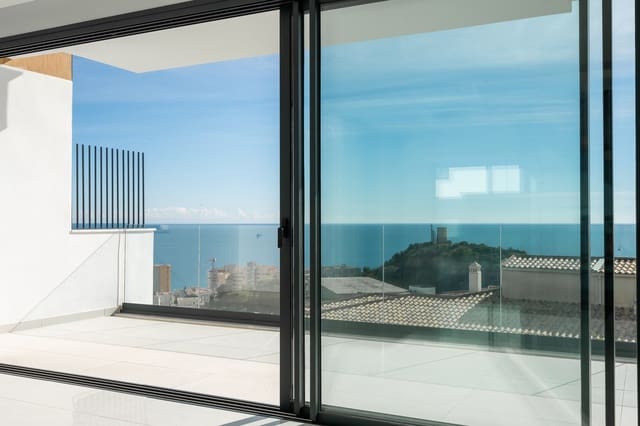 3 makuuhuone Omakotitalo myytävänä paikassa Torreblanca, Fuengirola mukana uima-altaan 
autotalli - 1 460 000 € (Ref: 9426484)