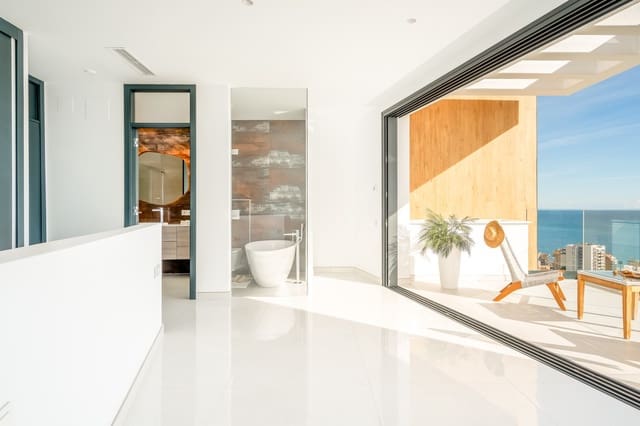 3 makuuhuone Omakotitalo myytävänä paikassa Torreblanca, Fuengirola mukana uima-altaan 
autotalli - 1 460 000 € (Ref: 9426484)