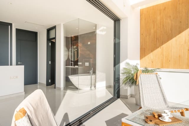 3 makuuhuone Omakotitalo myytävänä paikassa Torreblanca, Fuengirola mukana uima-altaan 
autotalli - 1 460 000 € (Ref: 9426484)