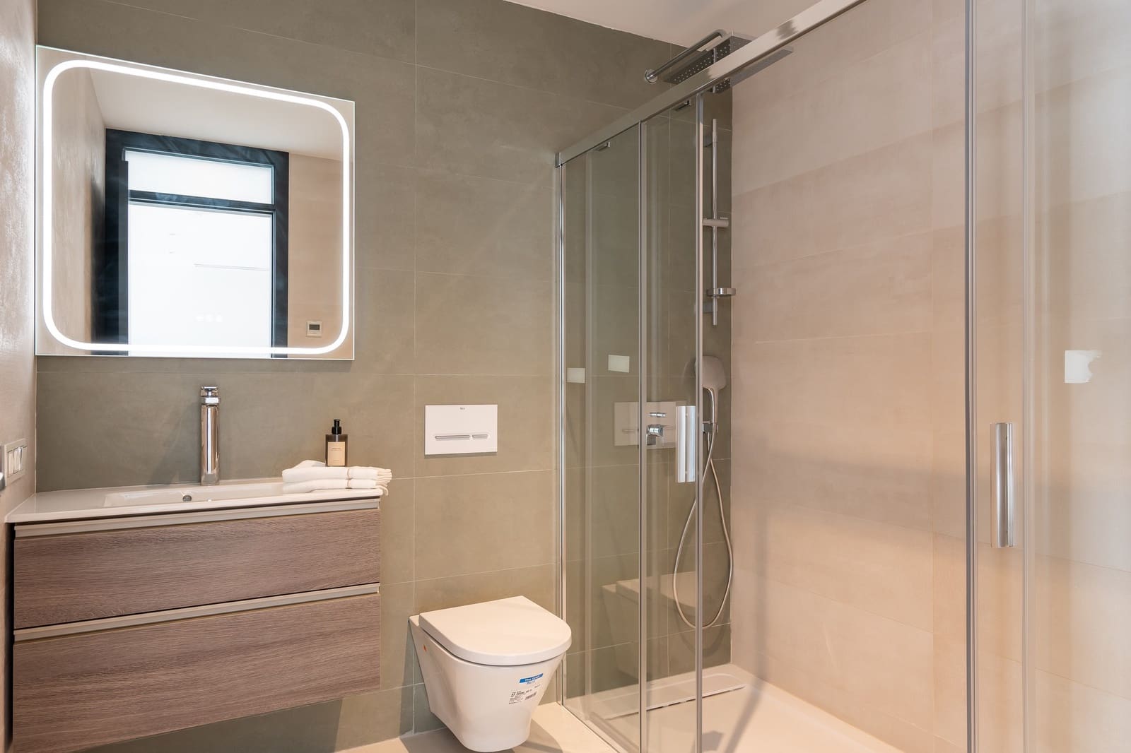 3 makuuhuone Omakotitalo myytävänä paikassa Fuengirola mukana uima-altaan 
autotalli - 1 460 000 € (Ref: 9426484)