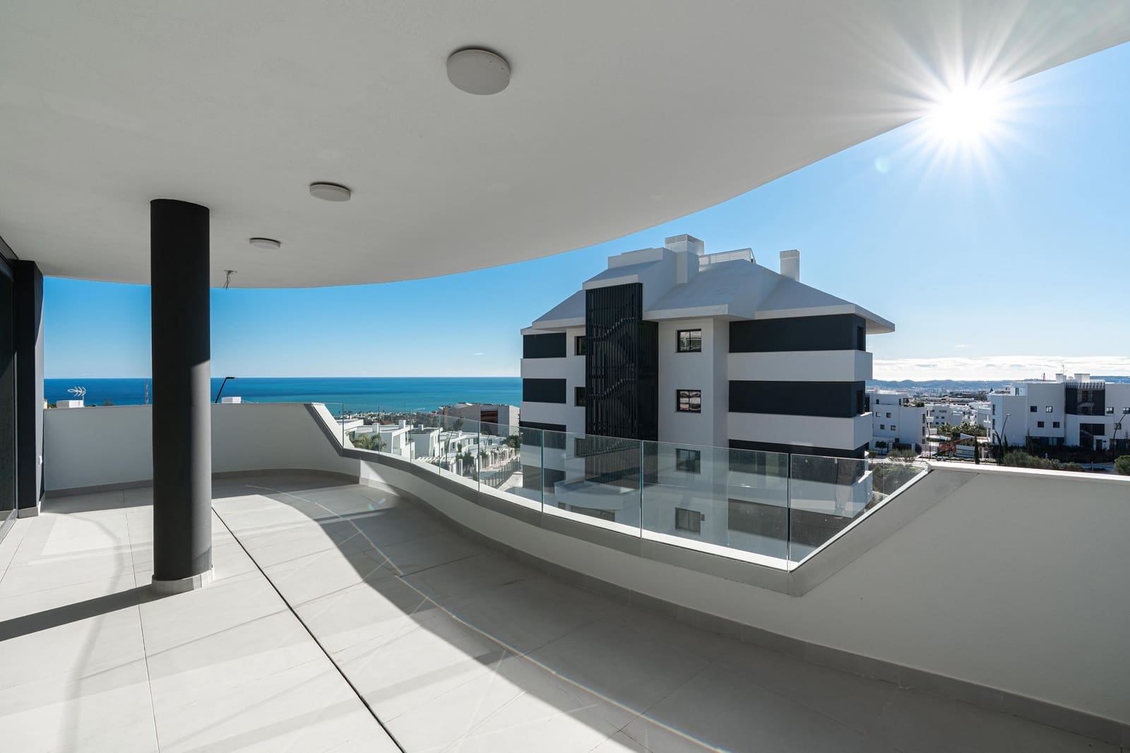 2 soverom Leilighet til salgs i Fuengirola med svømmebasseng garasje - € 549 000 (Ref: 9500588)