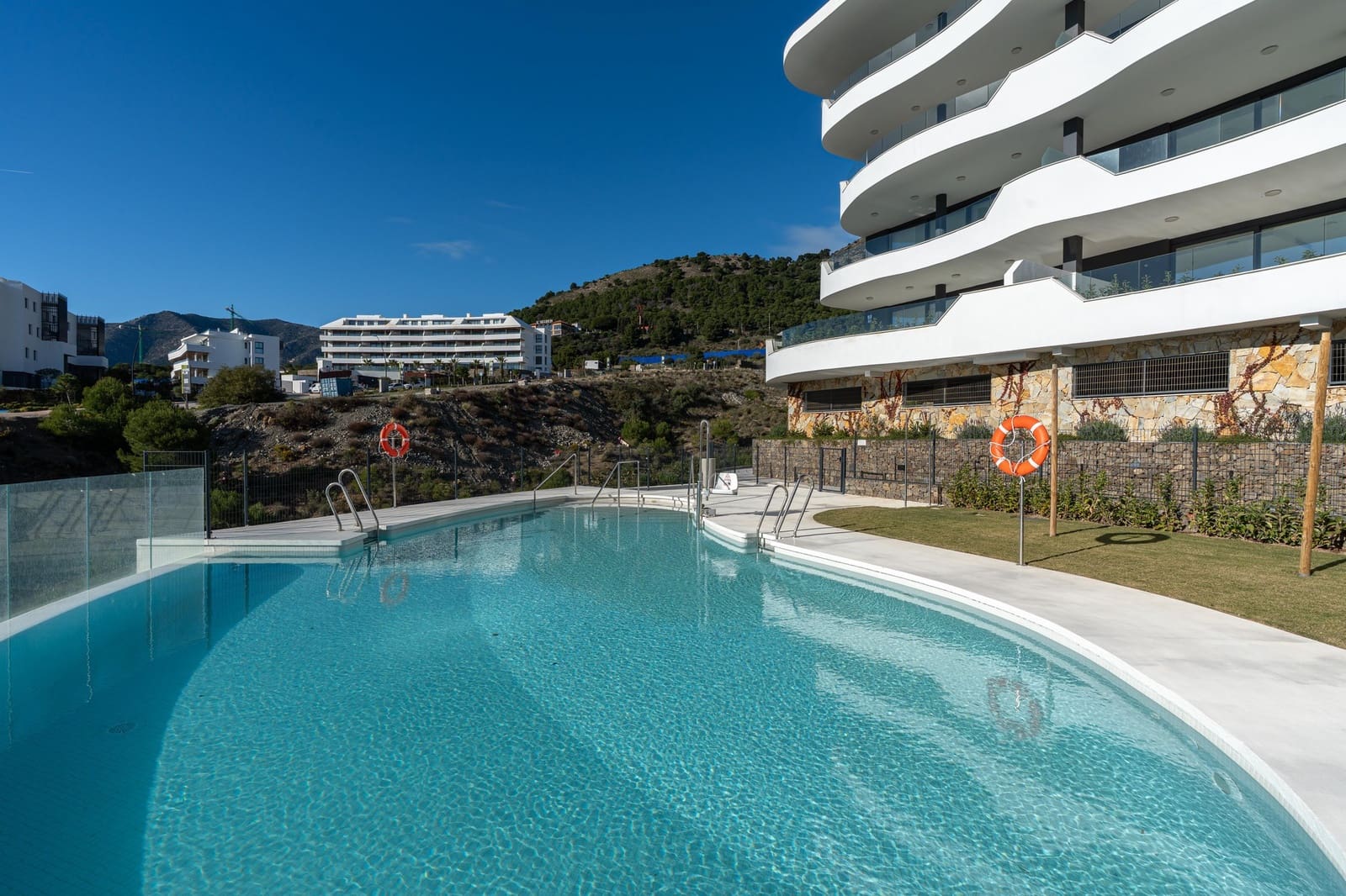 2 soverom Leilighet til salgs i Fuengirola med svømmebasseng garasje - € 549 000 (Ref: 9500588)