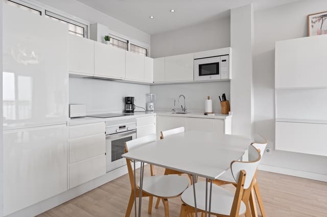 1 Zimmer Strandapartment zu verkaufen in Zona Puerto Deportivo, Fuengirola mit Garage - 299.000 € (Ref: 9539020)