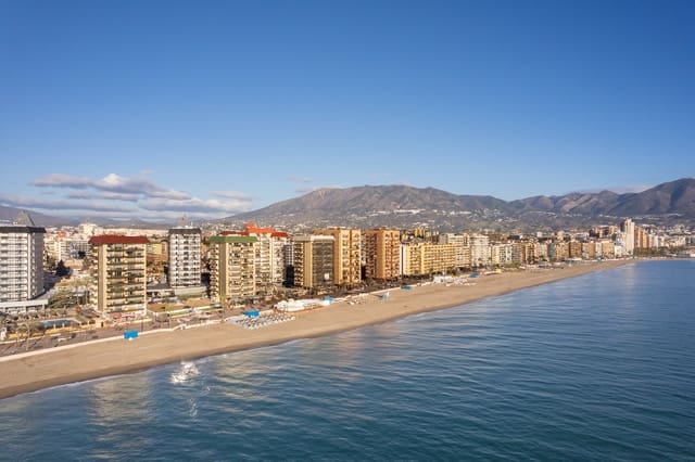 1 Zimmer Strandapartment zu verkaufen in Zona Puerto Deportivo, Fuengirola mit Garage - 299.000 € (Ref: 9539020)