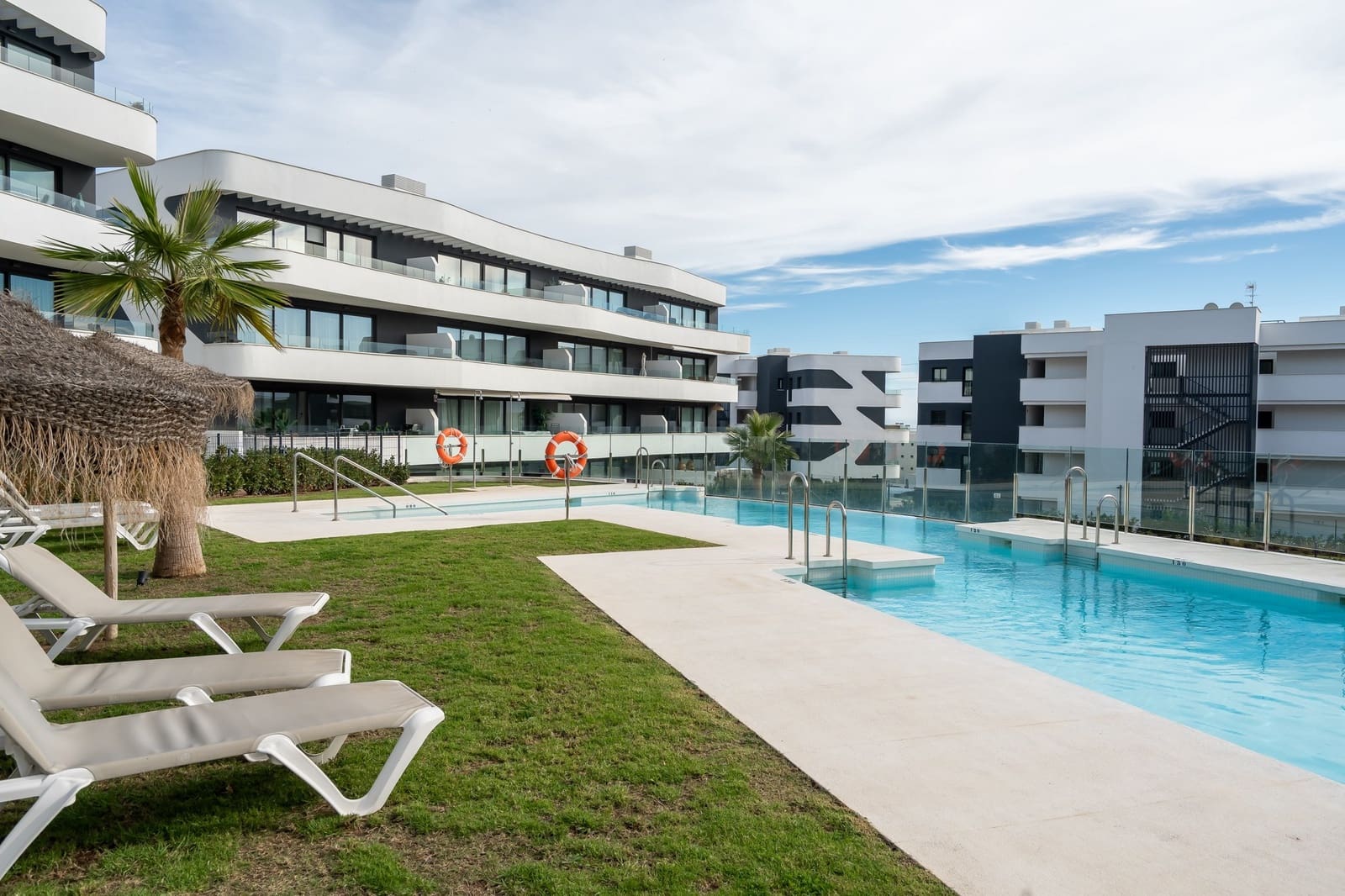 Apartamento de 2 habitaciones en Fuengirola en venta con piscina garaje - 449.000 € (Ref: 9539507)