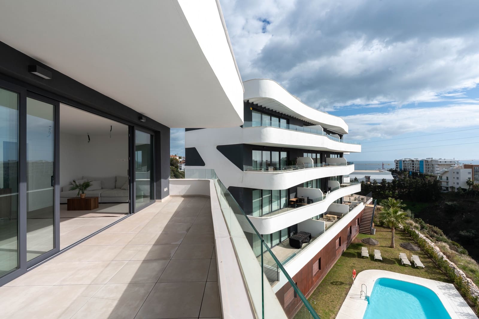 Apartamento de 2 habitaciones en Fuengirola en venta con piscina garaje - 449.000 € (Ref: 9539507)